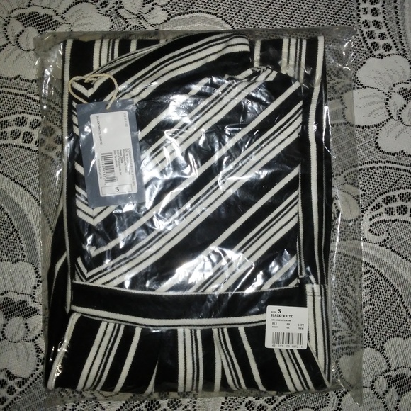 2 Universal Threads Wide Leg Jumpsuits - Picture 6 of 7